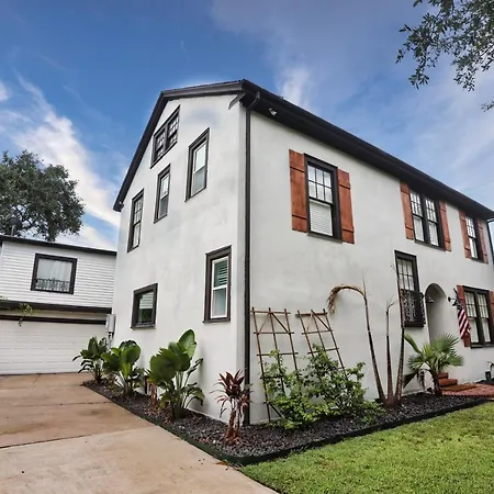 Historic Home Family Friendly Close To Seawall